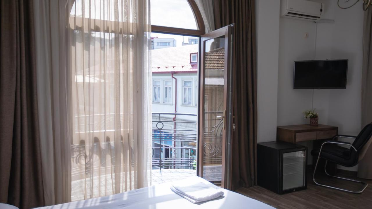 Royal Venezia Hotel バトゥーミ エクステリア 写真